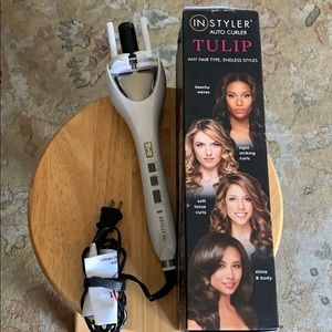 In Style Tulip Auto Curler
